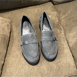 gray easy spirit loafers